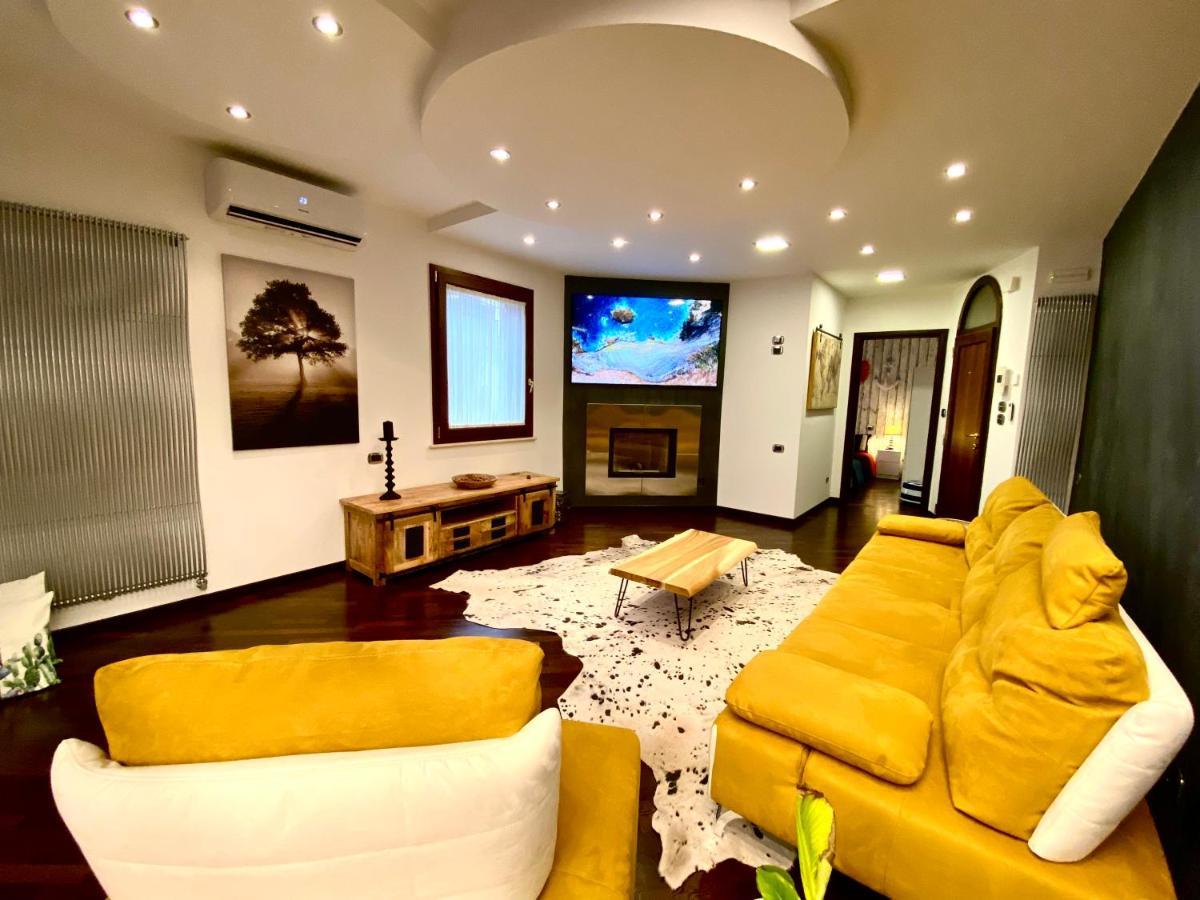 Wood Luxury House Apartamento Pescara Exterior foto